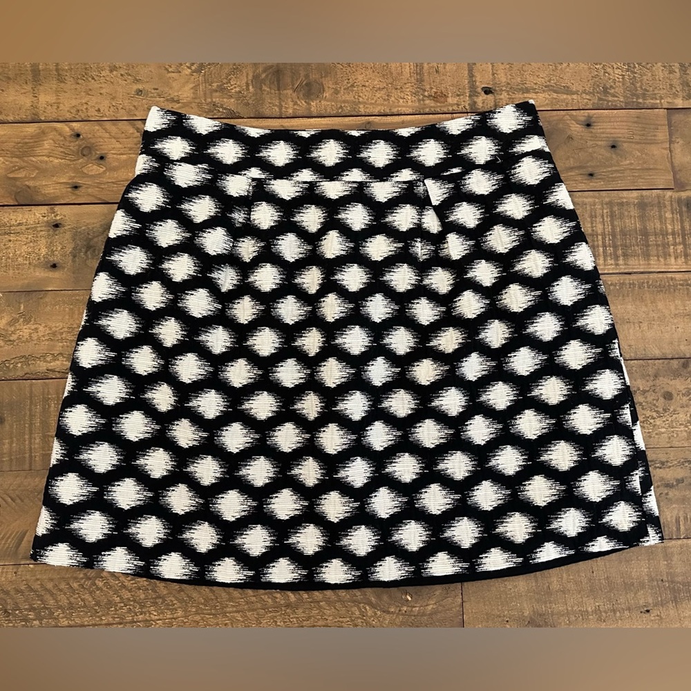 Banana Republic black and white jacquard mini skirt - Size 6